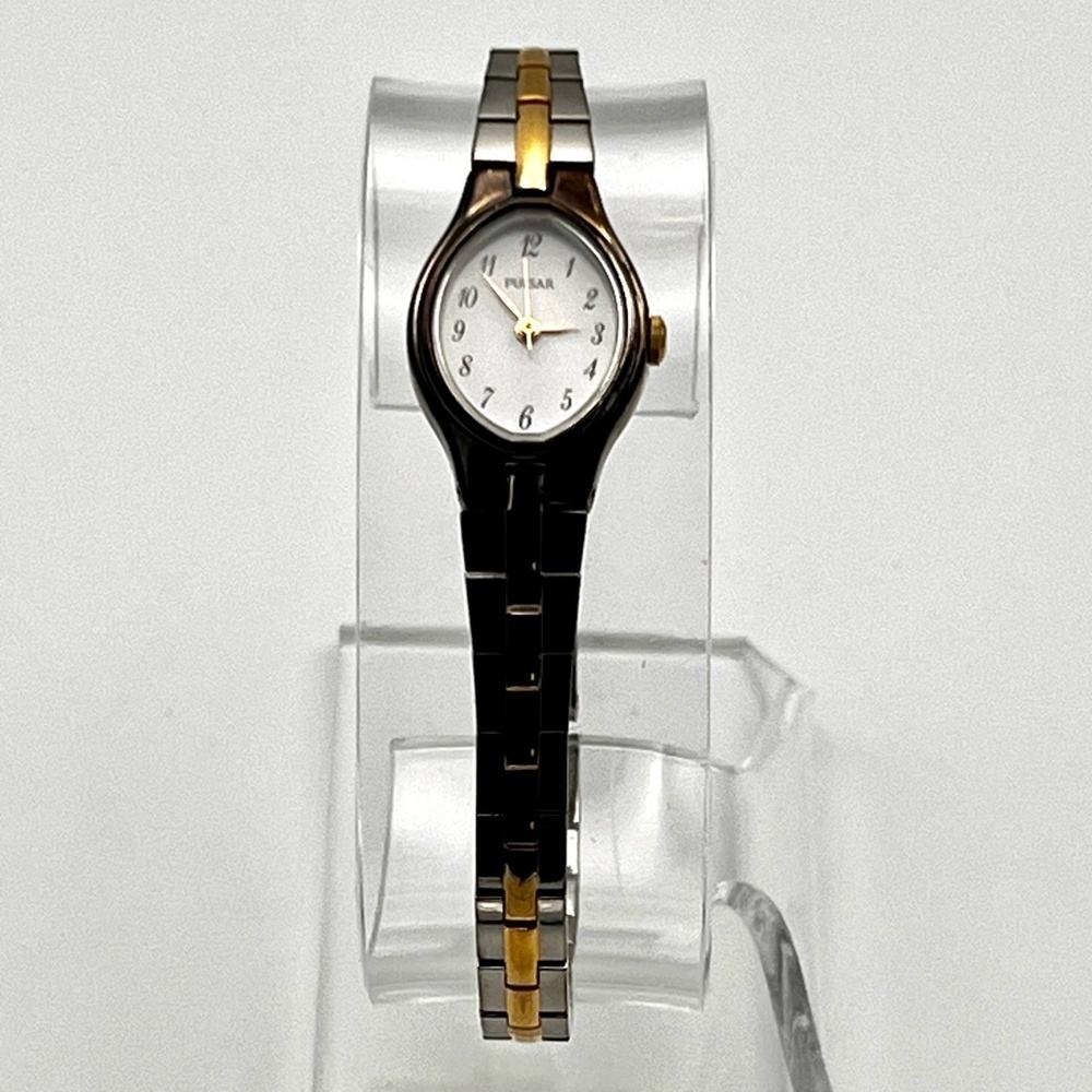 Pulsar By Seiko Nib Small Petite Oval Silver Gold… - image 4